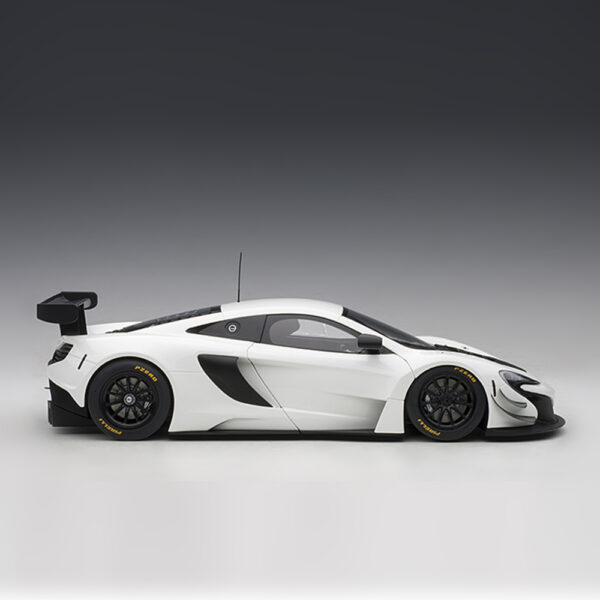 McLAREN 650S GT3 (WHITE/BLACK ACCENTS) - Imagen 2