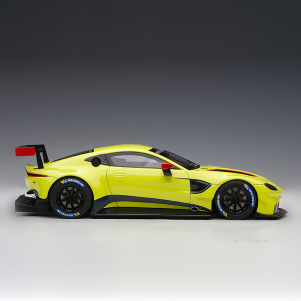 ASTON MARTIN VANTAGE GTE LE MANS PRO 2018 PRESENTATION CAR - Imagen 2