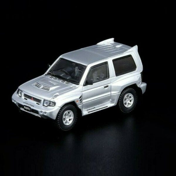 MITSUBISHI PAJERO MONTERO EVOLUTION Silver