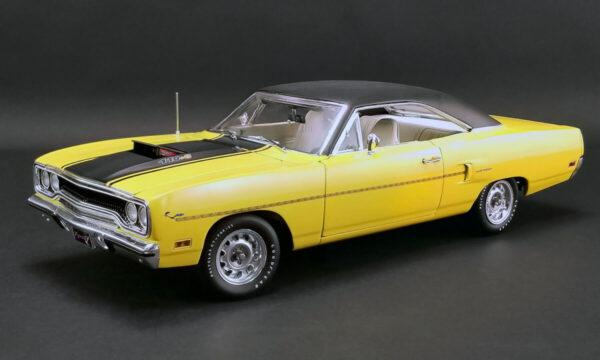 1970 PLYMOUTH ROAD RUNNER con figura de Corre Caminos - Imagen 2