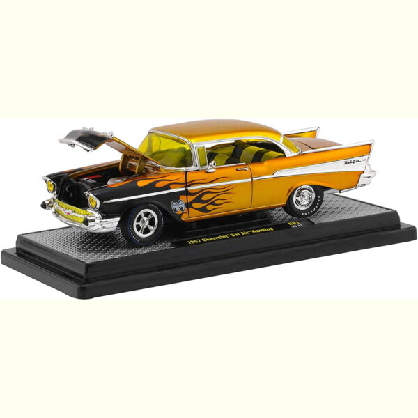 1957 Chevrolet Bel Air Hardtop 1:24 M2 Machines - 81 B