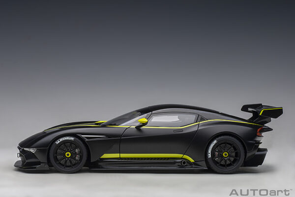 ASTON MARTIN VULCAN (MATT BLACK W/LIME GREEN STRIPES) - Imagen 4