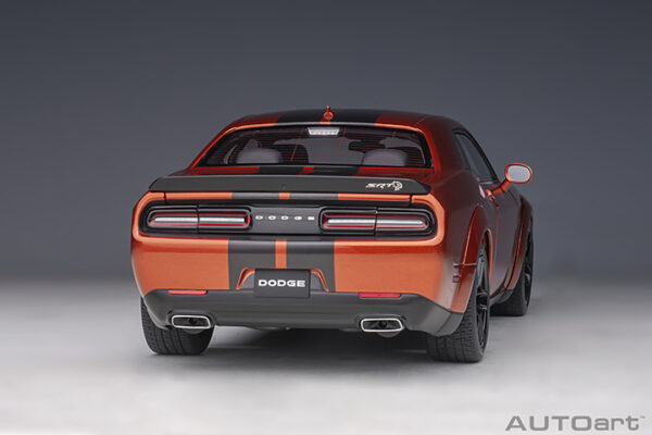 DODGE CHALLENGER SRT HELLCAT WIDE BODY DESTROYER RED GUNMETAL - Imagen 4