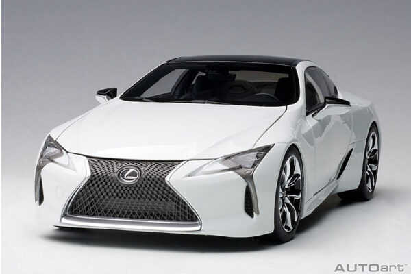 LEXUS LC500 (METALIC WHITE)