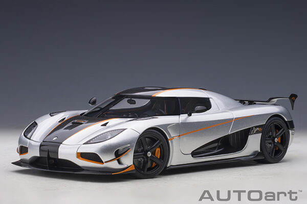 KOENIGSEGG AGERA RS (MOON SILVER/BLACK ACCCENTS)