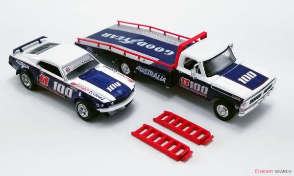 Allan Moffat - U100 - Ford F-350 camion rampa con U100 1969 Ford Trans Am Mustang