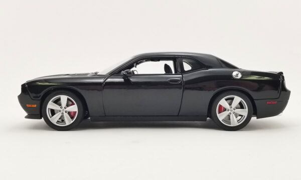 2010 Dodge Challenger SRT8 con figura George Washington y bandera Autos y Libertad - Imagen 5