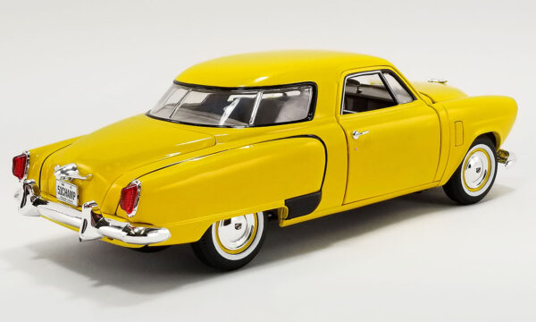 1951 Studebaker Champion amarillo - Imagen 2