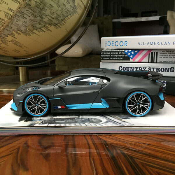 Bugatti Divo 1:18 - Imagen 4