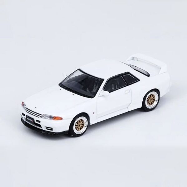 NISSAN SKYLINE GT-R (R32) Crystal White With Extra Wheels and Extra decals