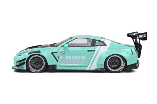 NIssan GT-R (R35) W/ Liberty Walk Body Kit 2.0 Green 2020 - Imagen 2